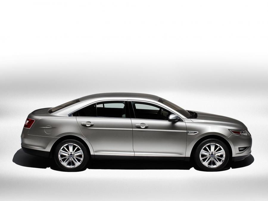  Ford Taurus Limited 2010 года  (фото 36 из 43)